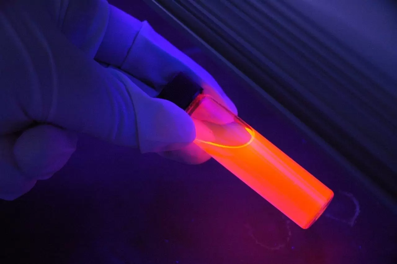 La importancia de la capacitación y formación en ingeniería para el futuro sostenible 1 glowing, uv, luminescent
